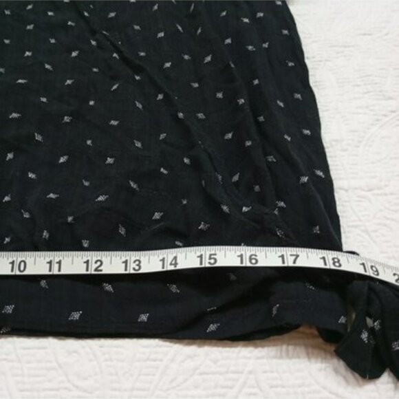 Universal Thread Womens Black Wrap Top With Tie Detail Size M - Picture 10 of 12